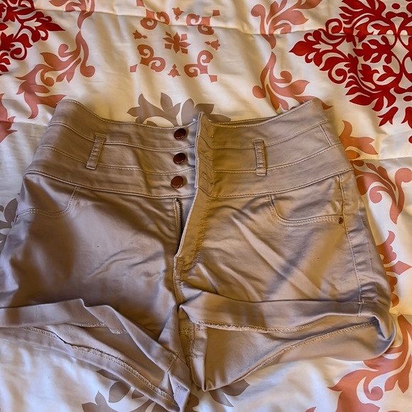 Refuge shorts - Picture 1 of 4